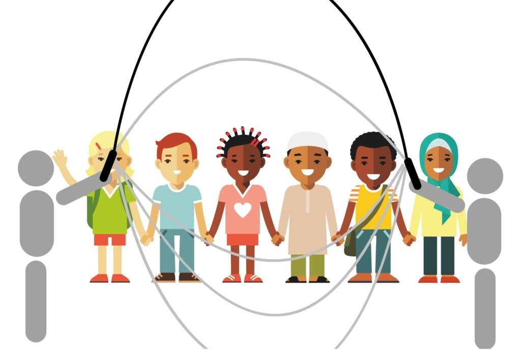 Grupo de niños y niñas jugando al Juego de La Trituradora en la classe de EF